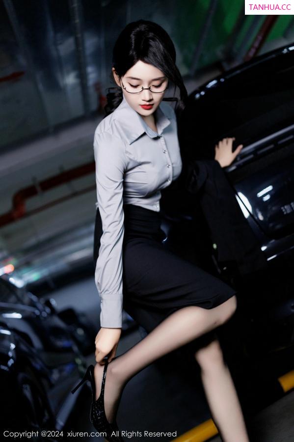   [XiuRen]高清写真图 2024.12.09 No.9567 南乔 OL美腿第14张图片